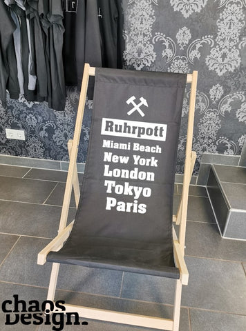 Design-Liegestuhl